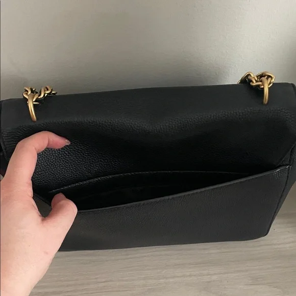 Tory Burch Black Leather Shoulder Bag with Gold Chain - Picture 4 of 8